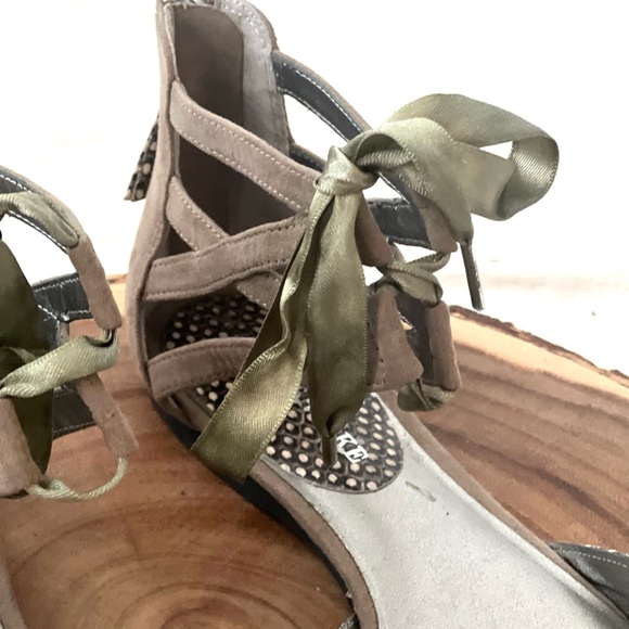 Audrey Brooke Gray and Green Strappy Flats - Picture 3 of 5